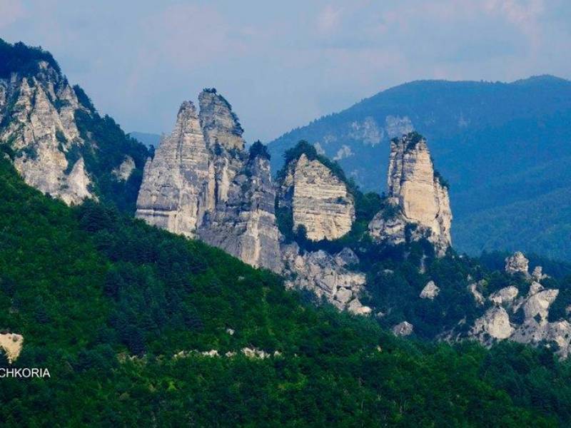 საირმის სვეტებამდე მისასვლელი ახალი ბილიკი, პანელური განათებები და მოსასვენებელი...